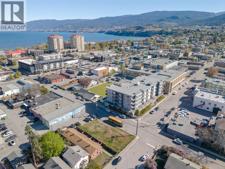 303 W Nanaimo Avenue, Penticton, BC, V2A 1N8 - 10