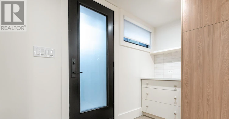 1041 College Street, Toronto, ON, M6H 1B1