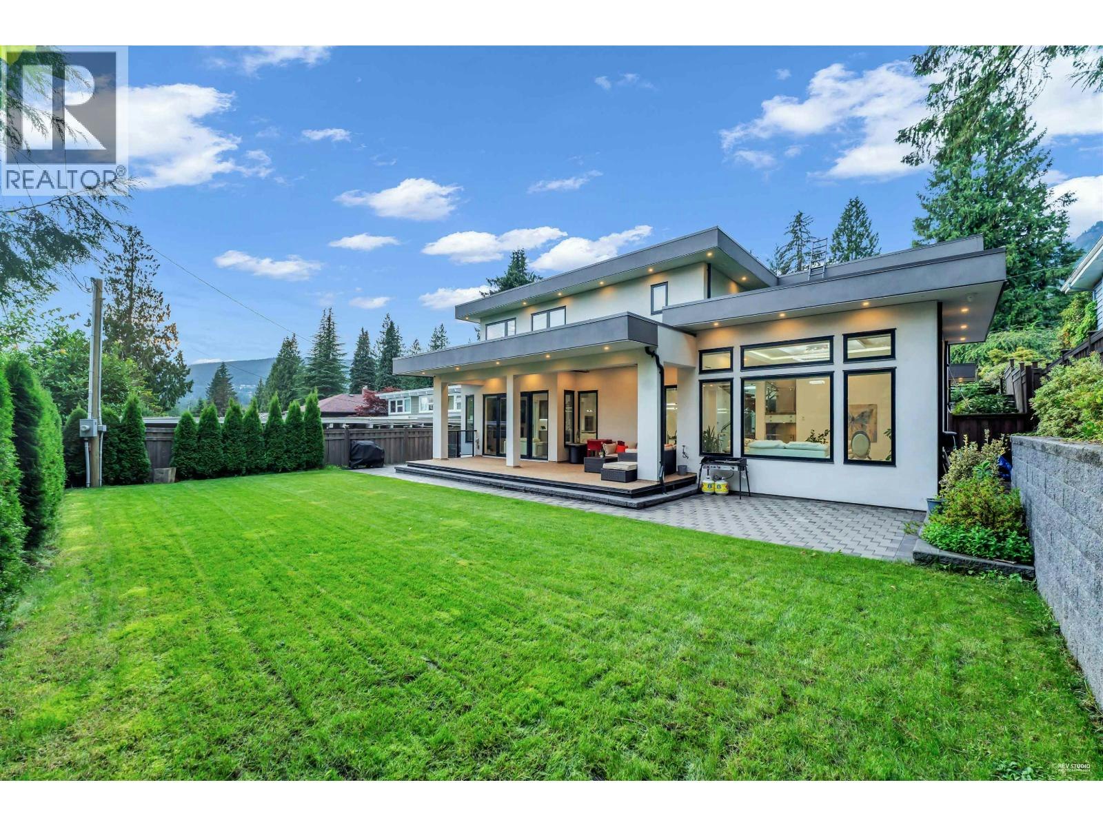 929 Canyon Boulevard, North Vancouver, BC, V7R 2J9