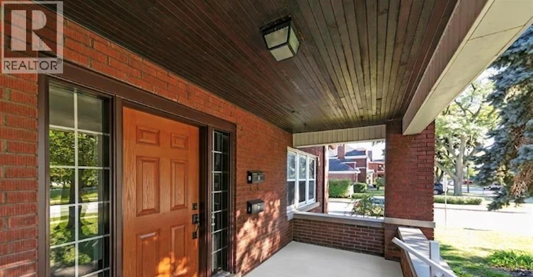 1596 Victoria, Windsor, ON, N8X 1P5 - 2