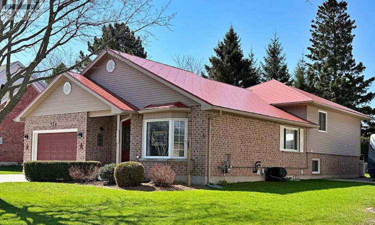524 Lynden Crescent