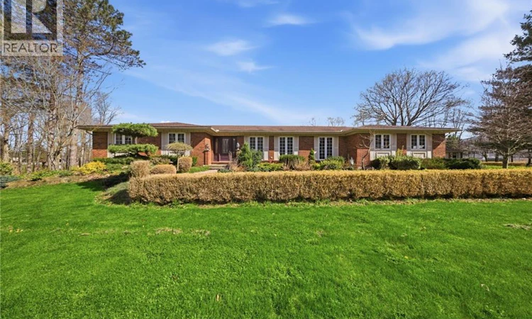 3 Meadowbrook Court