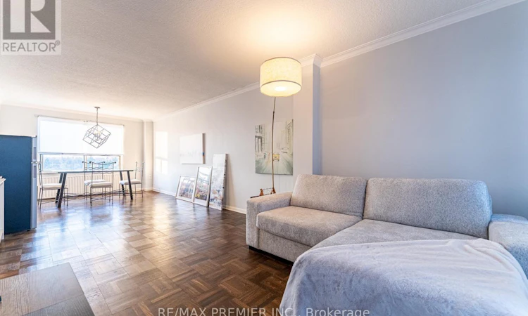612-660 Eglinton Avenue W