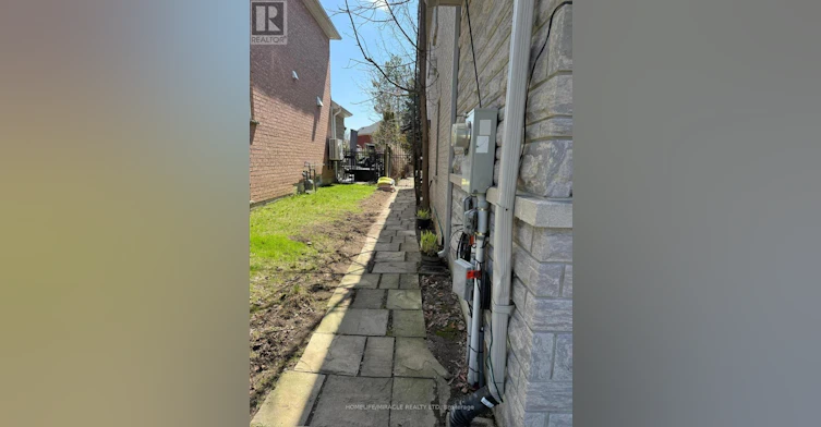 15 Village Green Drive, Vaughan, ON, L4L 9N9 - 2