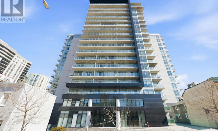 1701-255 Bay Street