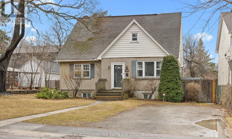 564 Tweedsmuir Avenue