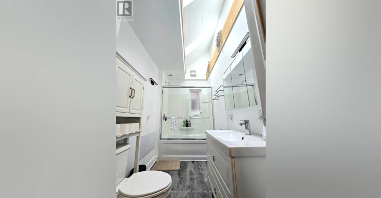 UPPER-1399 Lansdowne Avenue, Toronto, ON, M6H 3Z9 - 7