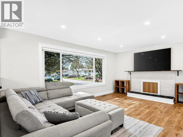 21099 Berry Avenue, Maple Ridge, BC, V2X 7V3 - 2