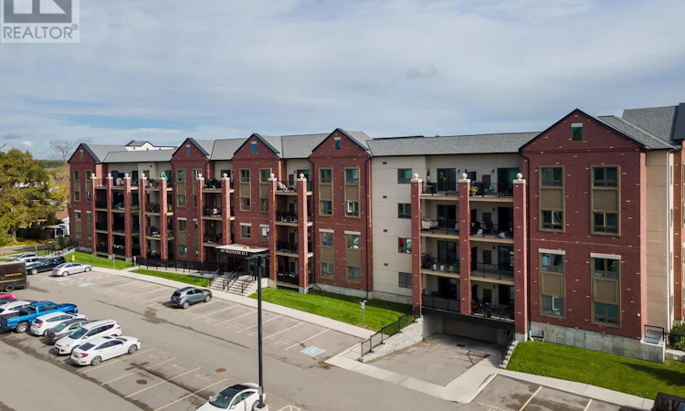 304-161 Wellington Street E