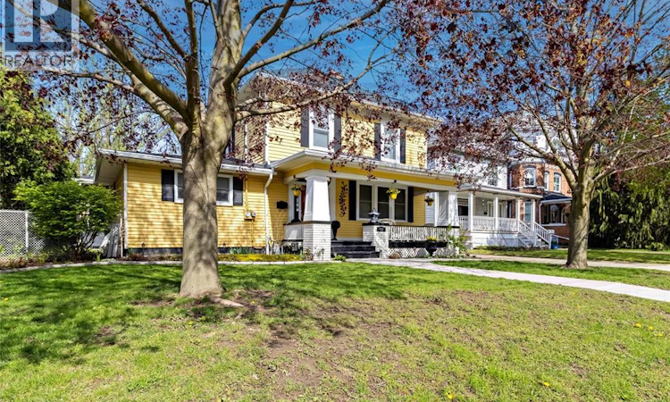 335 Wellington Street West