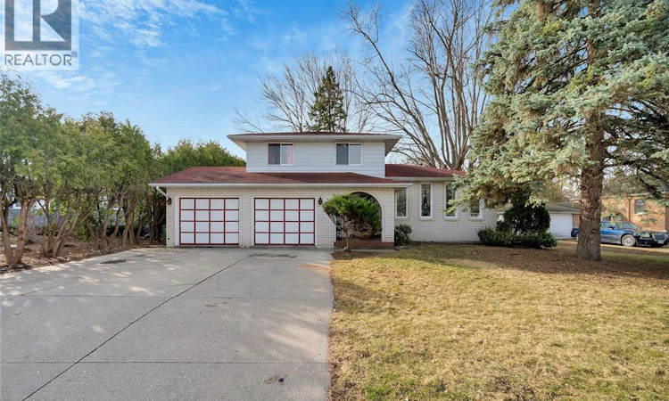 655 Roseland Drive South