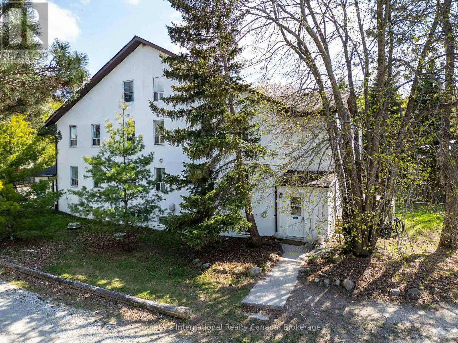 210 Arlberg Crescent, Blue Mountains, ON, L9Y 0M1