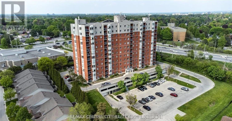 401-30 Chapman Court, London, ON, N6G 4Y4 - 2