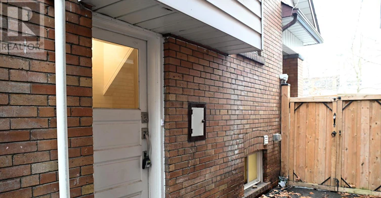 LOWER-285 Willard Avenue, Toronto, ON, M6S 3R1 - 2
