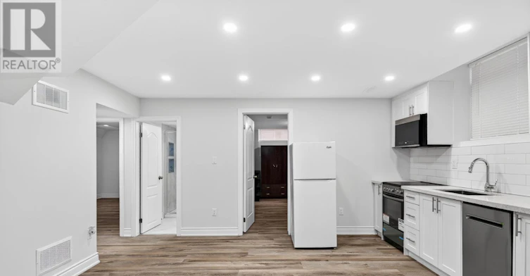 LOWER-48 Eringate Court, Hamilton, ON, L8J 0L7 - 8