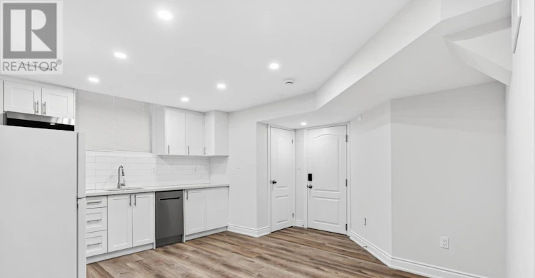 LOWER-48 Eringate Court, Hamilton, ON, L8J 0L7 - 4