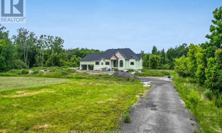 1695 Old Montreal Road