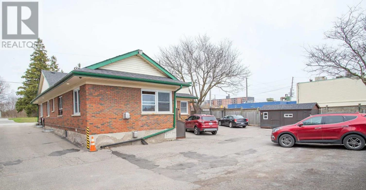 B-21 Beatrice Street W, Oshawa, ON, L1G 3M6 - 2