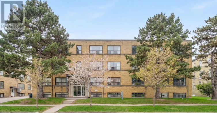 22-6 Saranac Boulevard, Toronto, ON, M6A 2G3