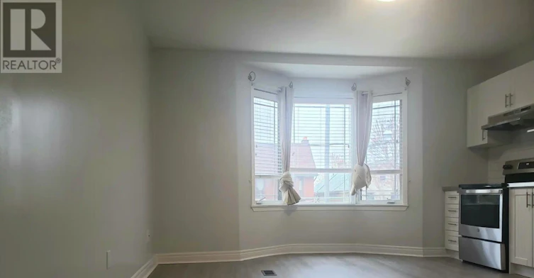 UPPER-984 Ossington Avenue, Toronto, ON, M6G 3V6 - 3