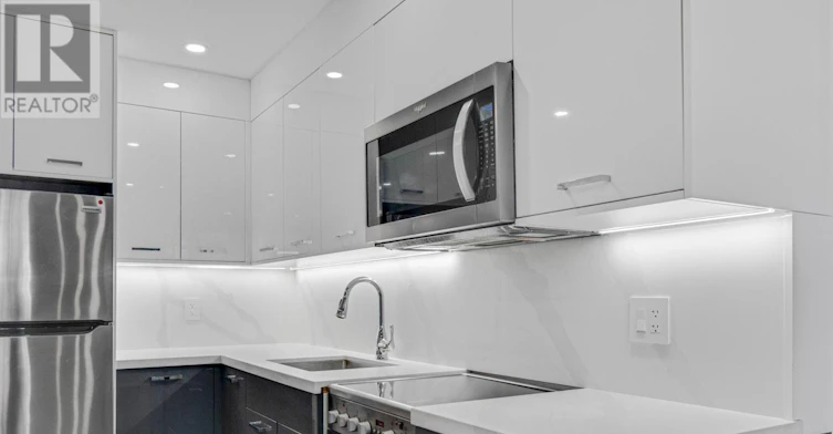 2-6 Saranac Boulevard, Toronto, ON, M6A 2G3 - 8