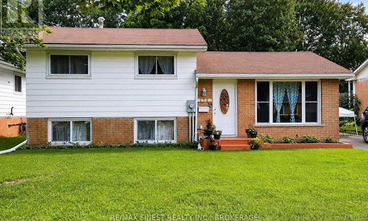 676 Laurier Boulevard
