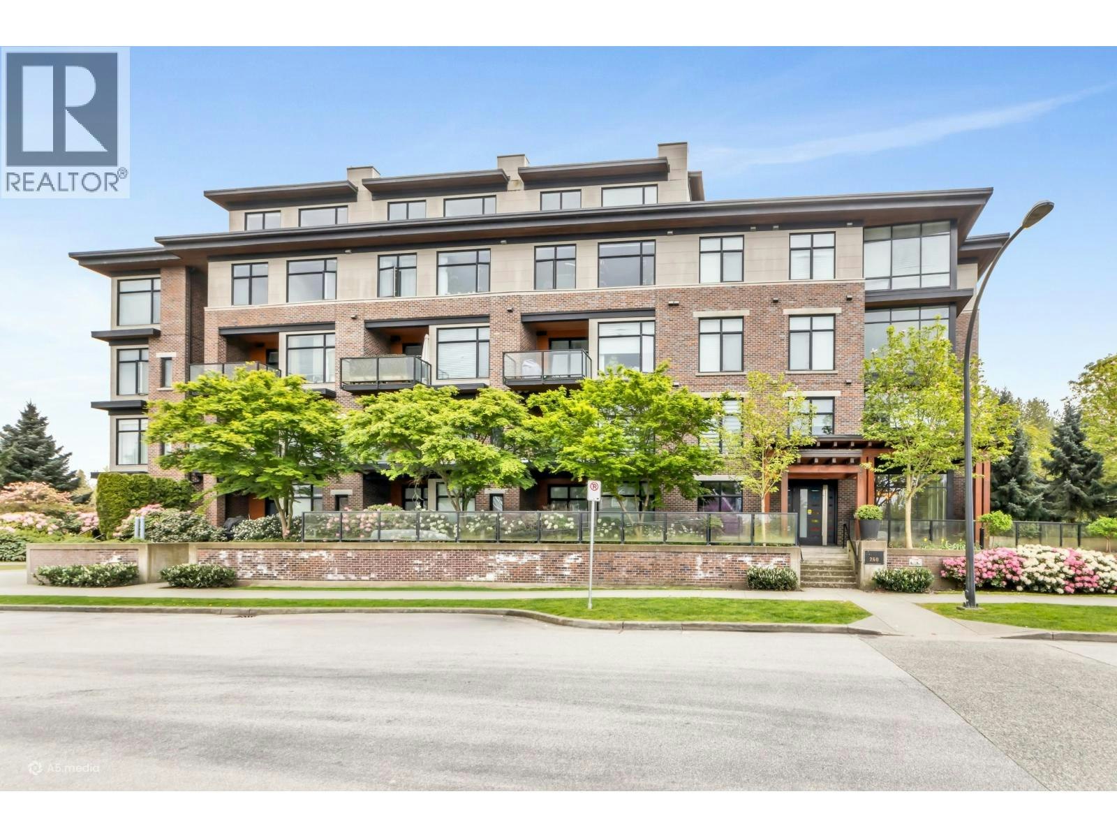 102-260 Salter Street, New Westminster, BC, V3M 0J4