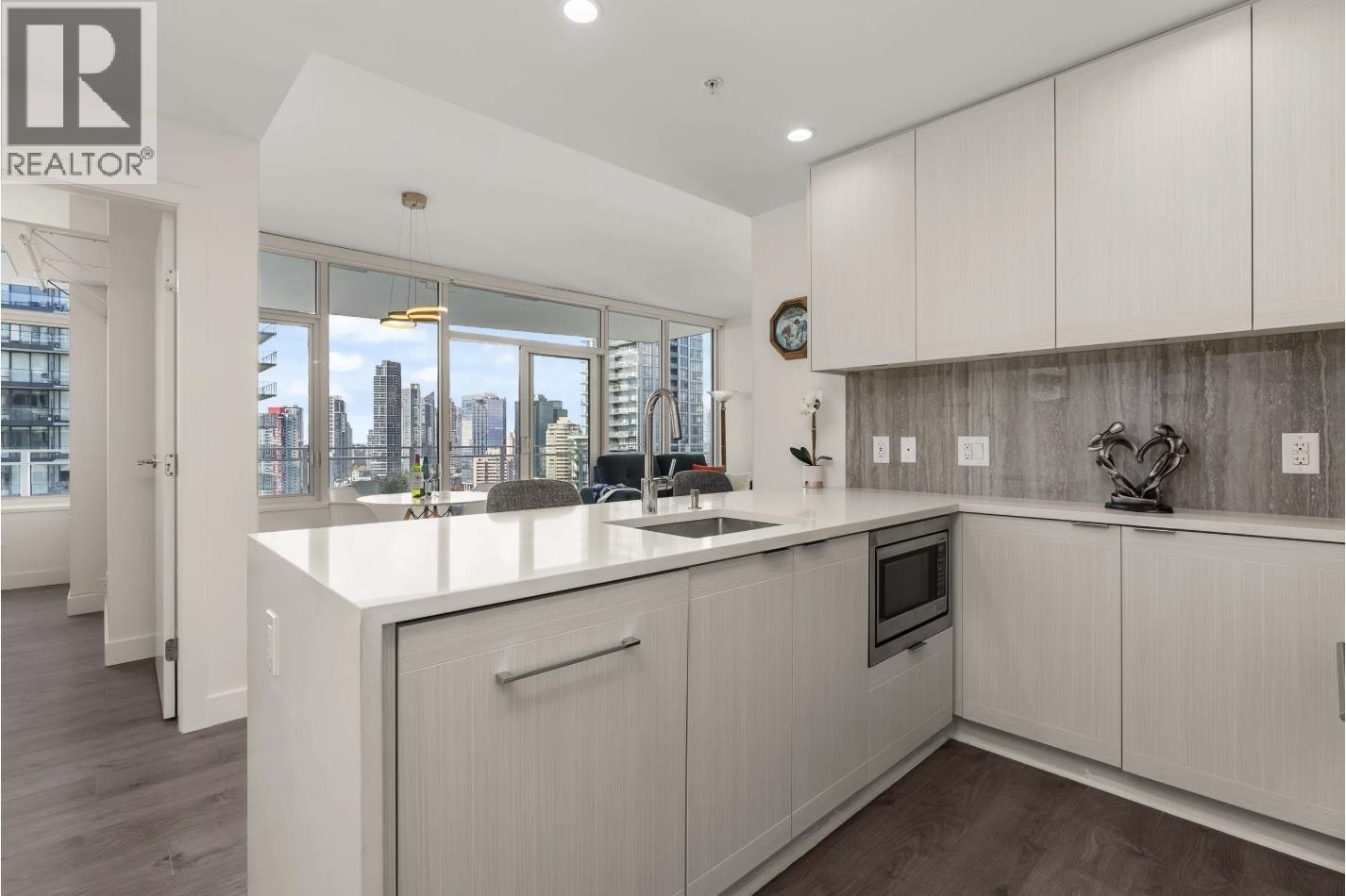 2207-5051 Imperial Street, Burnaby, BC, V5J 0J3