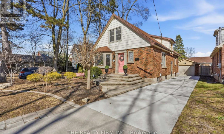 362 Ridout Street S