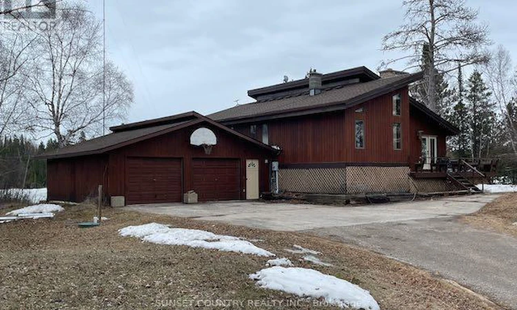 699 Coombes Drive