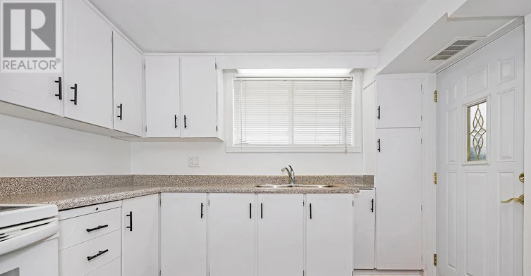 LOWER LEVEL-51 Mangrove Road, Toronto, ON, M6L 2A4 - 4