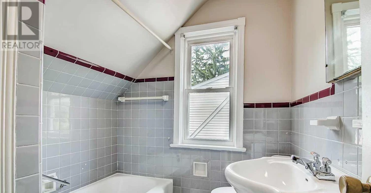 UPPER-92 Lawrence Avenue, Richmond Hill, ON, L4C 1Z3 - 10