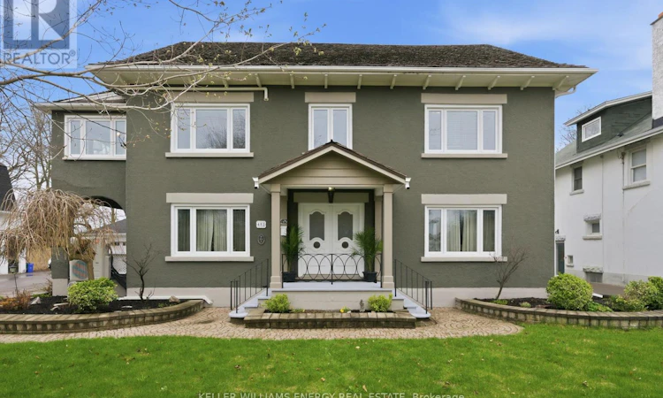 452 Simcoe Street N