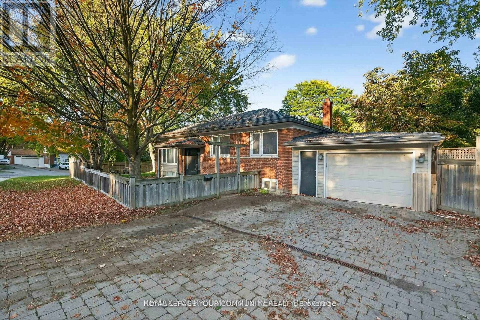 67 Monkswood Crescent, Newmarket, ON, L3Y 2J9