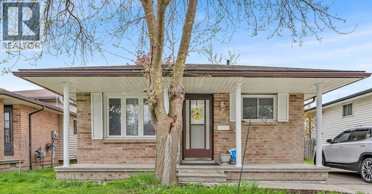 1493 Azalia Crescent, Windsor, ON, N8W 5C5 - 2