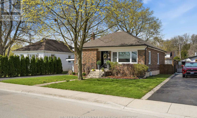 31 Cameron Avenue