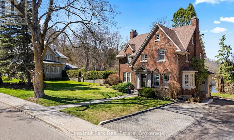 190 4th Street W