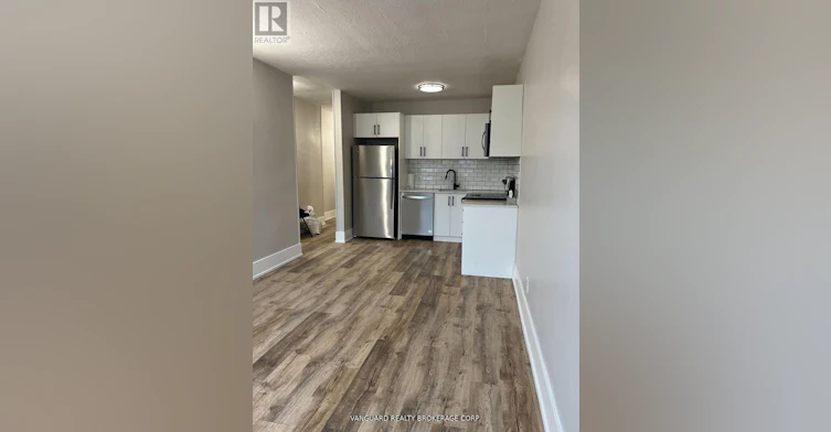 1623A Eglinton Avenue, Toronto, ON, M6E 2H7 - 8
