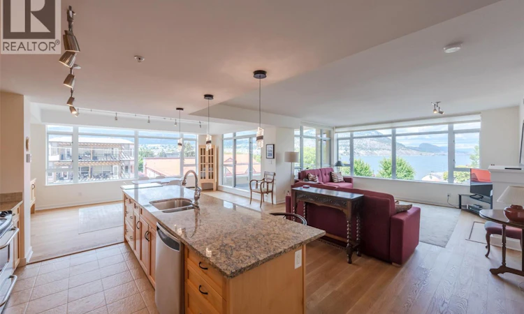 401-160 W Lakeshore Drive