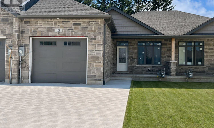 15 Nyah Court