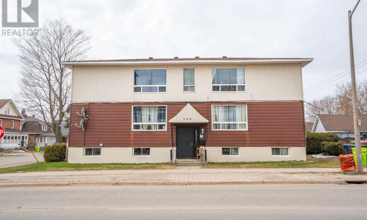 104 Albert Street W