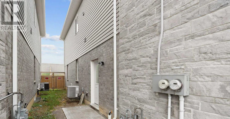 LOWER-140 Springvalley Crescent, Hamilton, ON, L9C 0B4 - 2