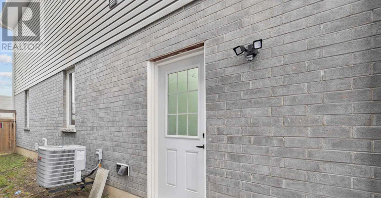 LOWER-140 Springvalley Crescent, Hamilton, ON, L9C 0B4 - 3