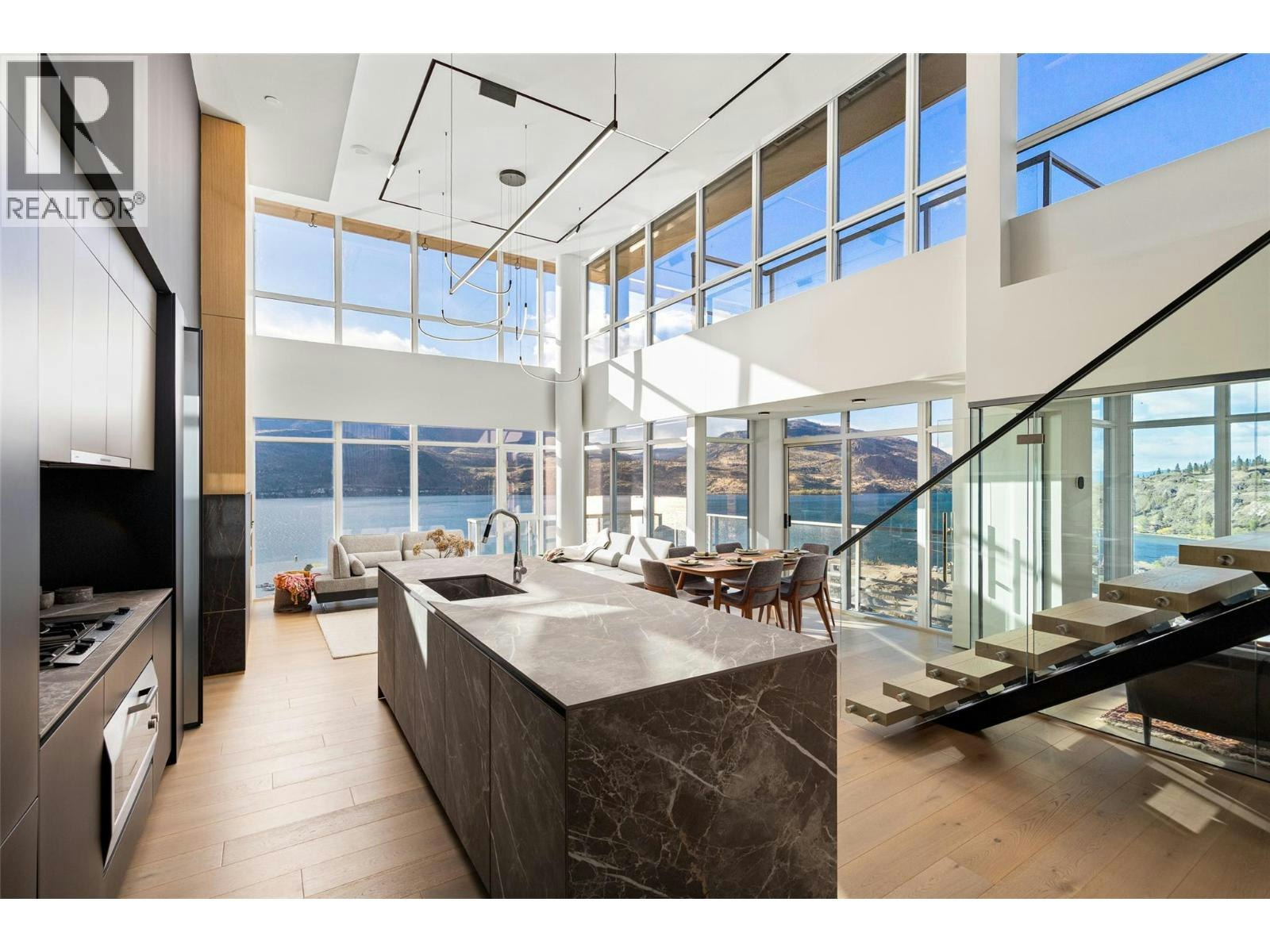 PH1-1075 Sunset Drive, Kelowna, BC, V1Y 9Y9