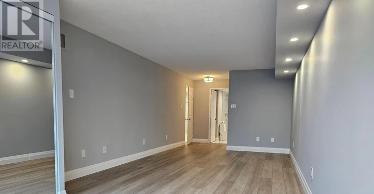 1907-33 University Avenue, Toronto, ON, M5J 2S7 - 14