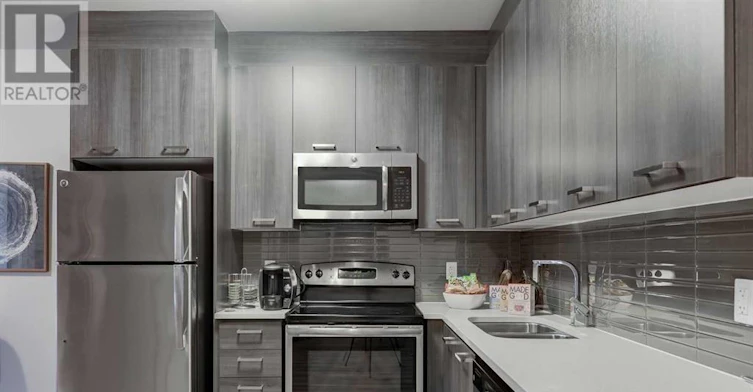 707-150 Main Street W, Hamilton, ON, L8P 1H8 - 2