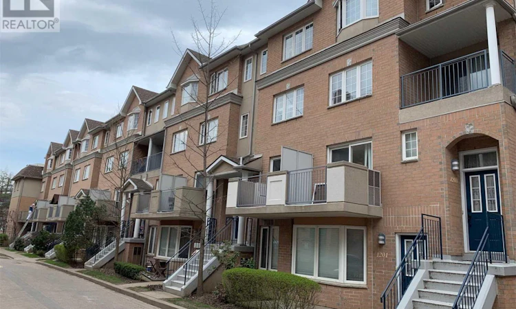 1530-28 Sommerset Way
