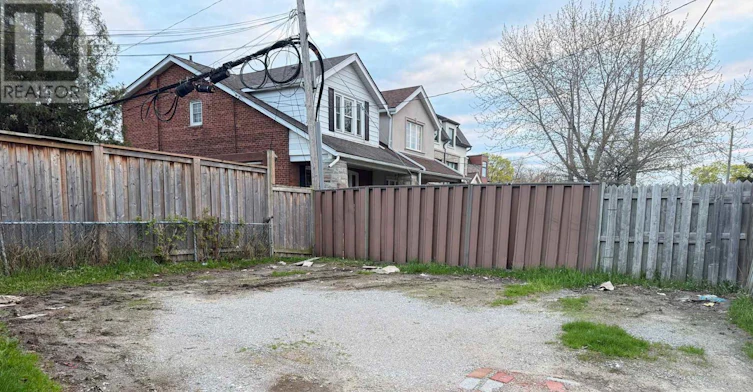 216 Donlands Avenue, Toronto, ON, M4J 3R1 - 11