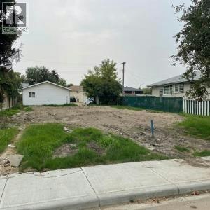5827 60 Street, Red Deer, AB, T4N 2P7