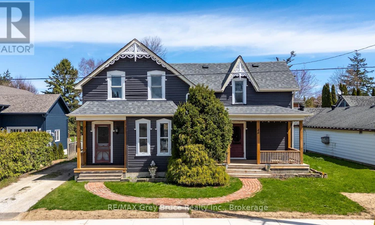 44 Alice Street W